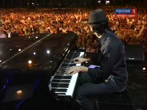 Toni Braxton @  New Wave 2010 performing "Unbreak My Heart" and "Yesterday"