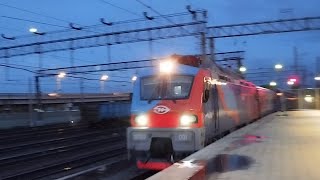 Электровоз ЭП20-001 с поездом №003 Кисловодск-Москва пролетает станцию Перово