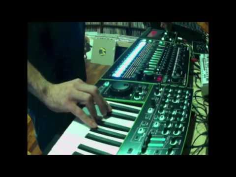 Nacho Marco plays Open on Roland AIRA System 1 + TR8 + TB3 HQ Audio