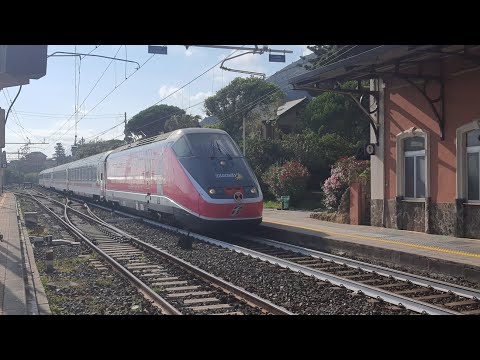 IC 673 Milano Centrale - Livorno Centrale, E.414 Giro D'Italia + E.414 ENIT in transito a Ge. Nervi