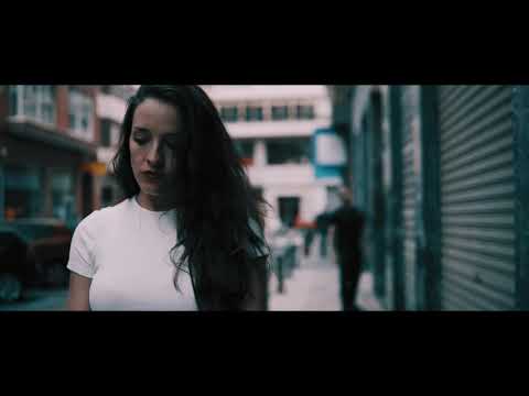 ME MIRAN RARO - Jonny Nocturno (Videoclip)