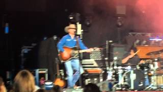 Cody Johnson- If You Give A Cowboy A Kiss LIVE!