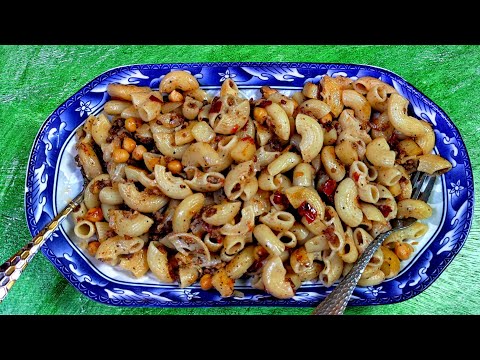 Cooking macaroni with potatoes and meat