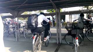 バイクのエンジン音を声で真似するマジキチ高校生