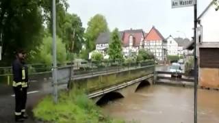 preview picture of video 'Starker Regen: Hochwasser in Homberg am 29. Mai 2013'