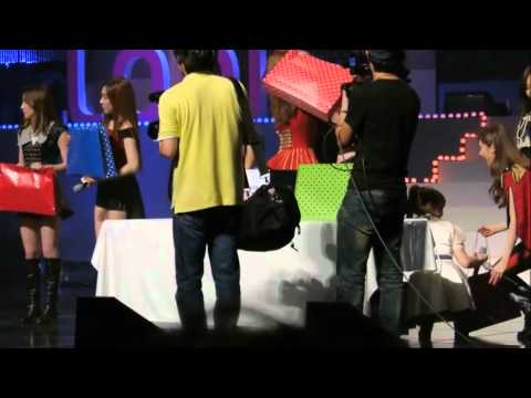 [HD Fancam] 120901 SNSD How Did Jessica Fall Down? @ Yakult Look Concert