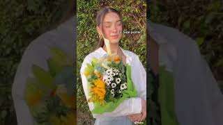 Download lagu HOW TO POSE WITH A BOUQUET OF FLOWERS mp3