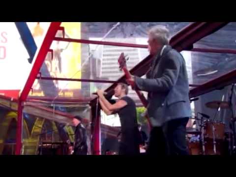 U2  Chris Martin   Beautiful Day and With or without you LIVE RED HD