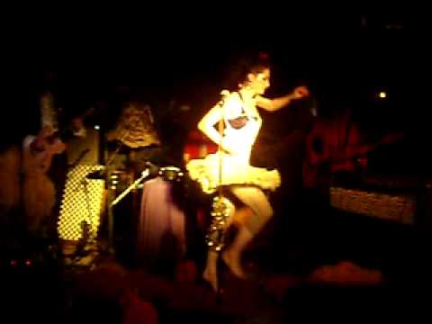 Klara z Toxique tančí