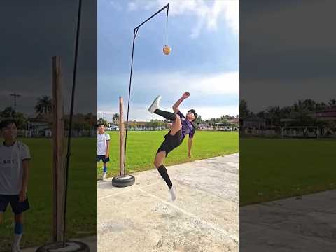 Kann er so hoch wie Ronaldo springen! 😱