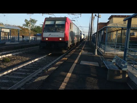 Merci e Regionali alla stazione di Torricola (RM)
