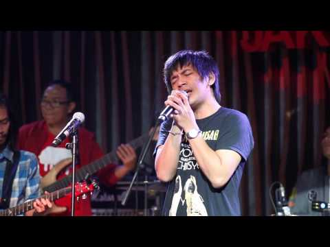 YOCKIE SP at Hard Rock Cafe 2016 "Kala Sang Surya Tenggelam" Rian d' Masiv