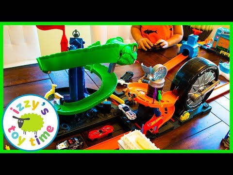 Cars ! Hot Wheels City Cobra Crush and Spider Park! Fun Toy Cars !