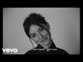 Gracie Abrams - Right now (Official Lyric Video)