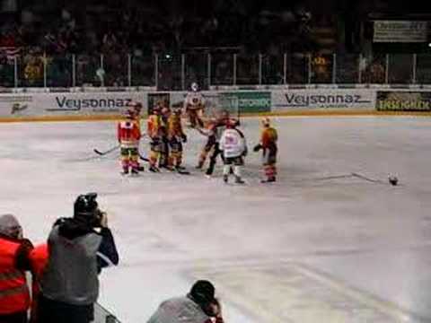 HCS-EHCB Bagarre