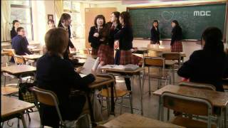 Download lagu 예측불허 황실입궁기 [궁] Princess Hours 신과 효린의 스캔들 기사에 온통 술렁이는 학교 mp3