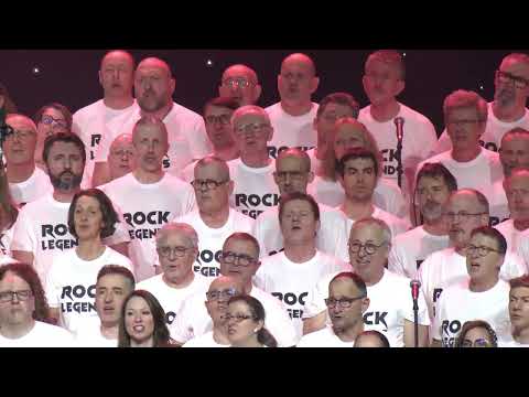VIVRE POUR LE MEILLEUR - 600 choristes chantent JOHNNY