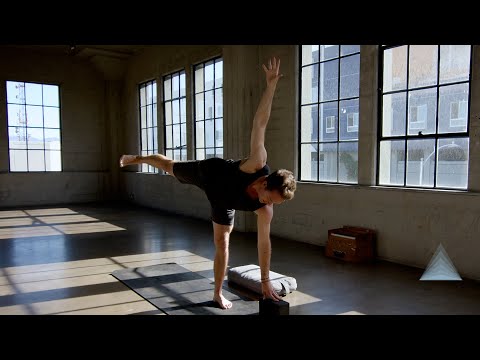 10min Power Yoga "Cross Train" with Travis