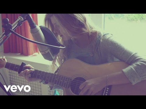 Emma Bale - Strange Entity (Oscar And The Wolf cover) (Live @ PopVilla)