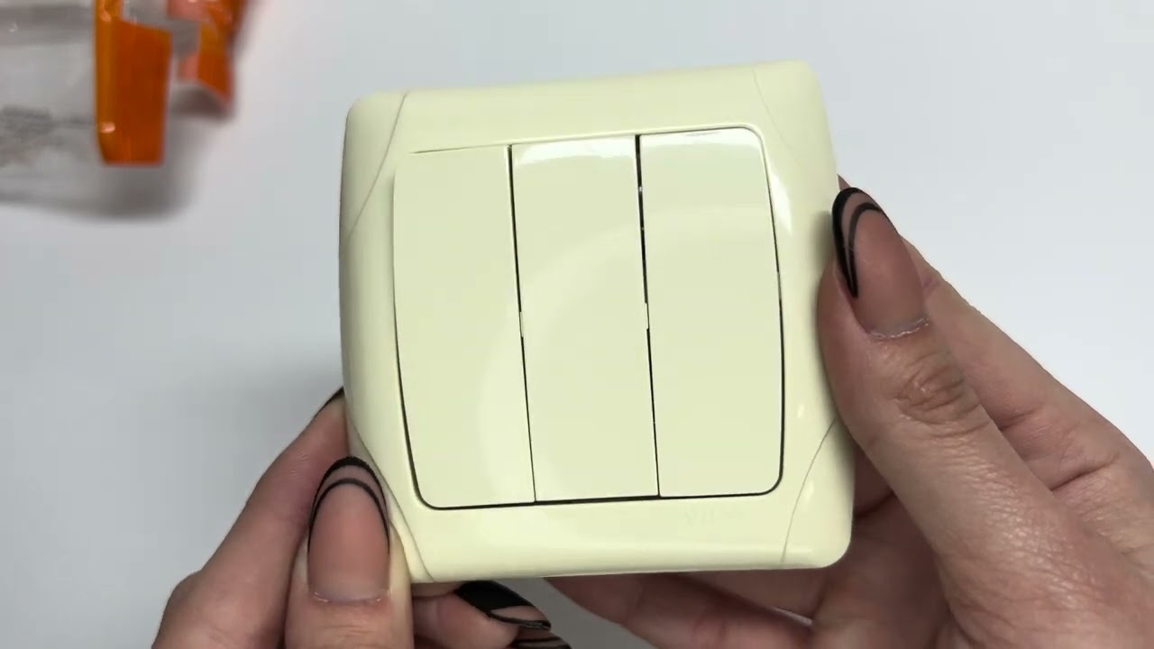 Выключатель трехклавишный VIKO Carmen крем 90562068