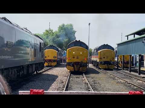 37218 37401 37419 & 37425 thrashing on engine only at Crewe gresty bridge open day