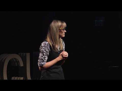 Ver vídeo Socially Constructing Down Syndrome: Confessions of a Rockin Mom | Cara Jacocks | TEDxACU