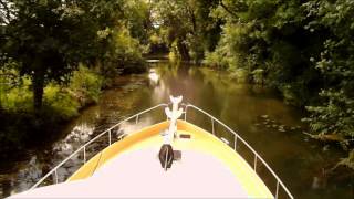 preview picture of video 'Aquanaut Drifter CS 1300 Navigating a Narrow Marina Exit'
