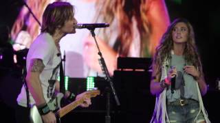 Bailey Ingle performs with Keith Urban