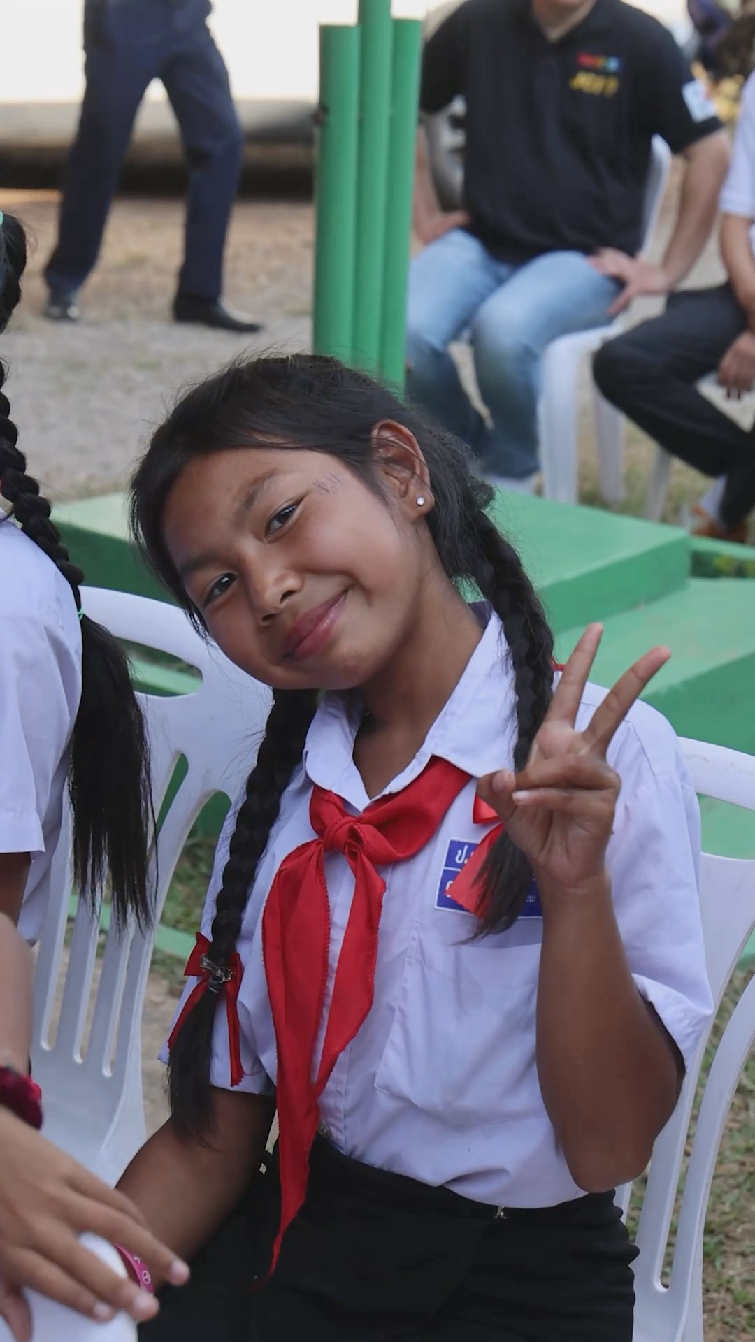 라오스 순방 첫 일정으로 비엔티안시 양야이 초등학교 환경개선 자원봉사활동 현장을 방문했습니다  #라오스 #봉사 #격려