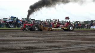 preview picture of video 'Specials Trekkertrek (Tractor pulling) Vlagtwedde 3 juni 2012'