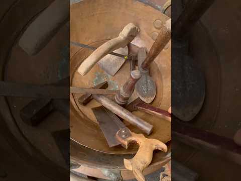 Garimpando na feira de águas de Lindóia sp #antiguidade #ferramentas