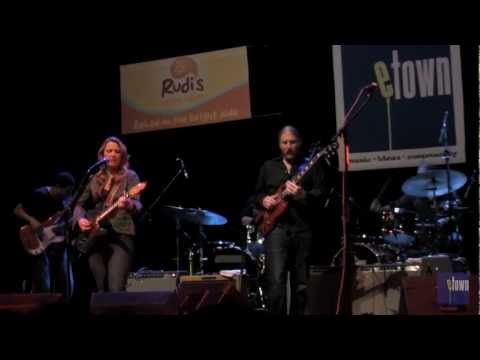 Tedeschi Trucks Band - "Don't Let Me Slide" (eTown webisode 109)