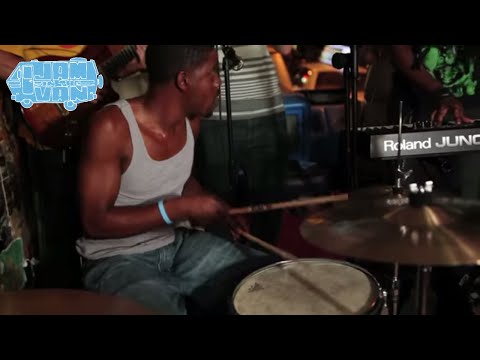 Khris Royal Trio video