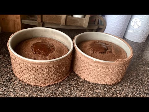 How to bake flat cakes using towel strip method.