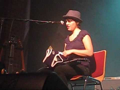 14-15/19 - Kaki King - Banter about "holy" mens underwear - KulturKirche - Köln - 24 March 2010