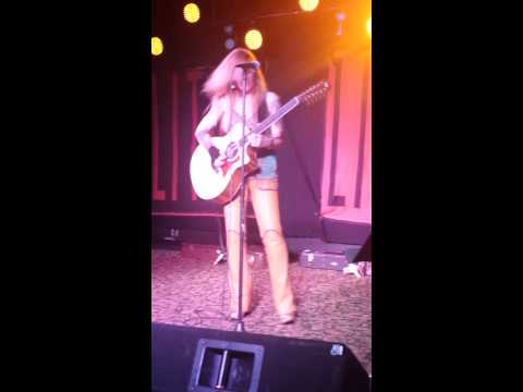 Living Like A Runaway - Lita Ford