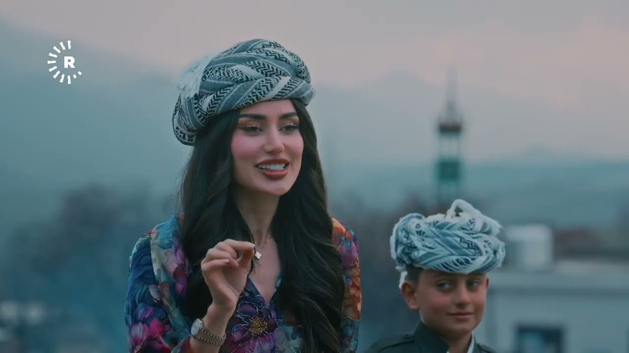 ڤیدیۆ | بانوو لە گوندێکی ئاکرێیە و لەگەڵ کابانەکان بریانی و یاپراخ و کوبە بە شێوازی زێبارییان لێدەنێت