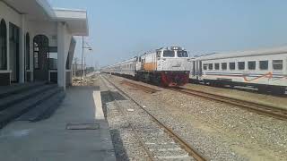 preview picture of video 'Silang Kereta api di stasiun bagor nganjuk jawa timur'