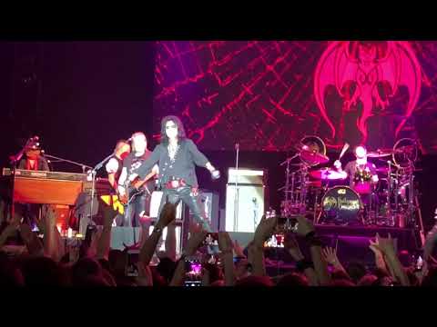 Hollywood Vampires - The Boogieman Surprise