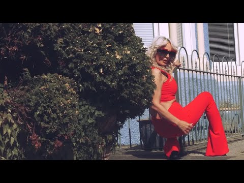 Daniela Gyorfi - Danseaza pe Manele