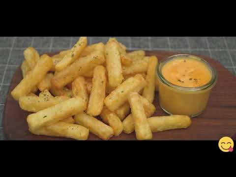 Como fazer batatas fritas crocantes e molho de queijo cheddar