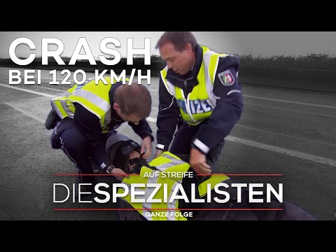 Spurwechsel ohne Vorwarnung: Motorradfahrer fliegt übers das Auto | Die Spezialisten | SAT.1