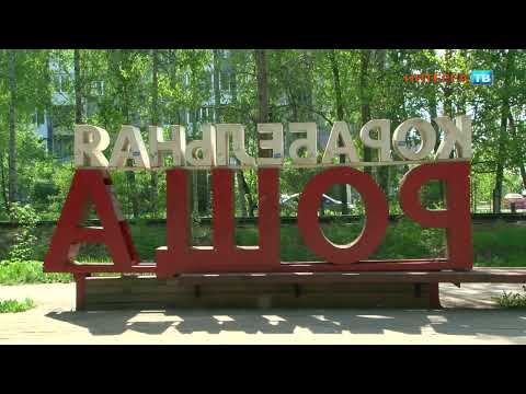 Много мусора и поломанные конструкции