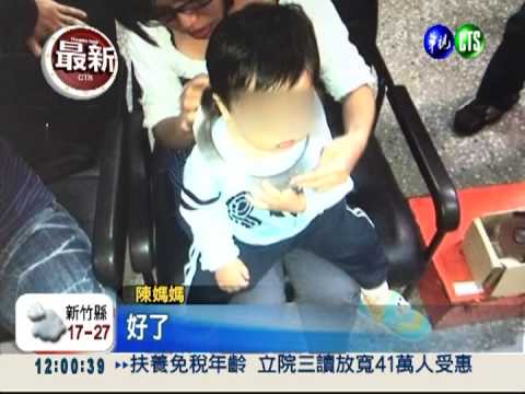 男童調皮過頭 火鍋隔熱圈套頸