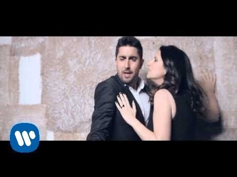 Laura Pausini - Donde quedo solo yo with Alex Ubago (Official Video)
