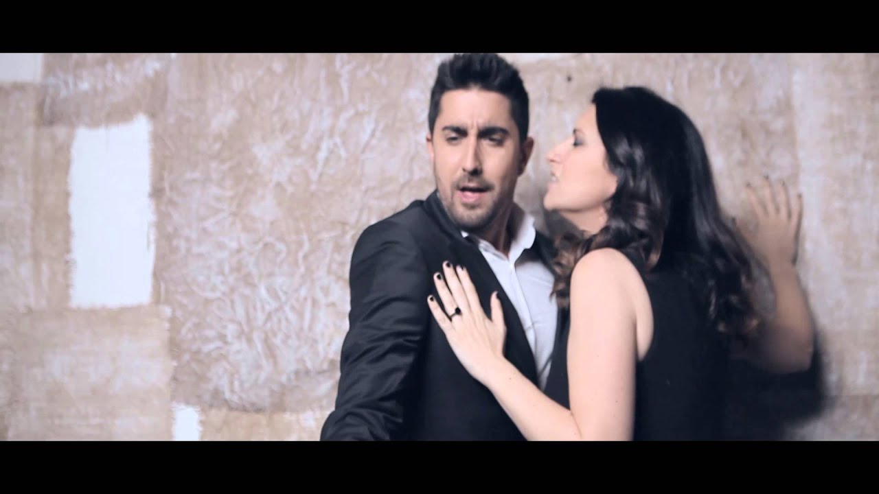 Laura Pausini ft. Alex Ubago — Donde quedo solo yo