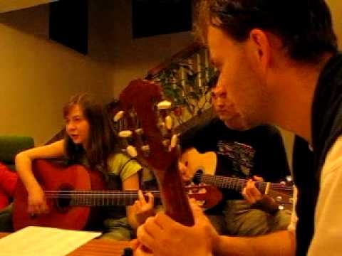 Siedzi mucha na scianie