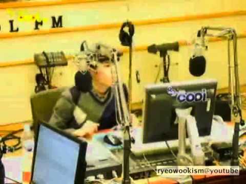 111208 Sukira cut - Ryeowook eating and waving to the camera
