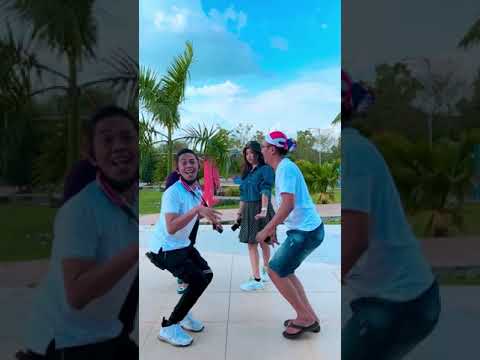 ngakak-kelakuan-aneh-cewek-kalo-ketemu-teman-bikin-heran-keluargacafegokil-cg-37