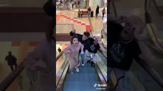 エスカレーター中にアクメ